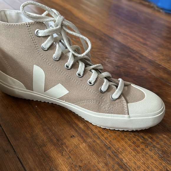 Veja High-Top Sneakers in Beige and Cream - Picture 3 of 7